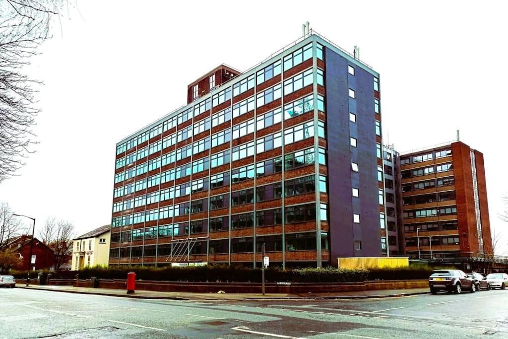 Lovely Studio Apartment With Free Parking Included! Manchester Zewnętrze zdjęcie