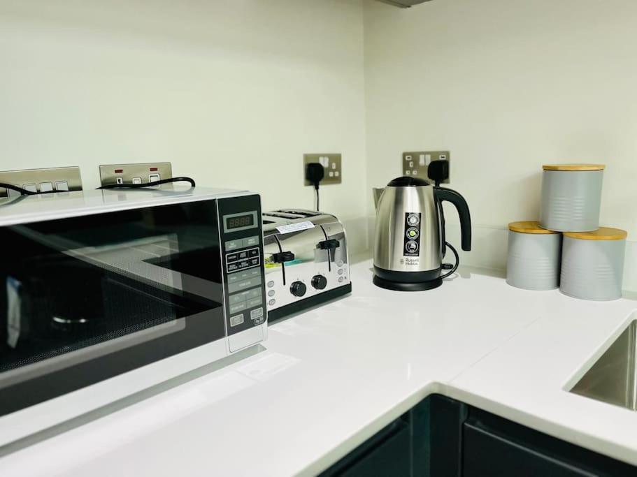 Lovely Studio Apartment With Free Parking Included! Manchester Zewnętrze zdjęcie
