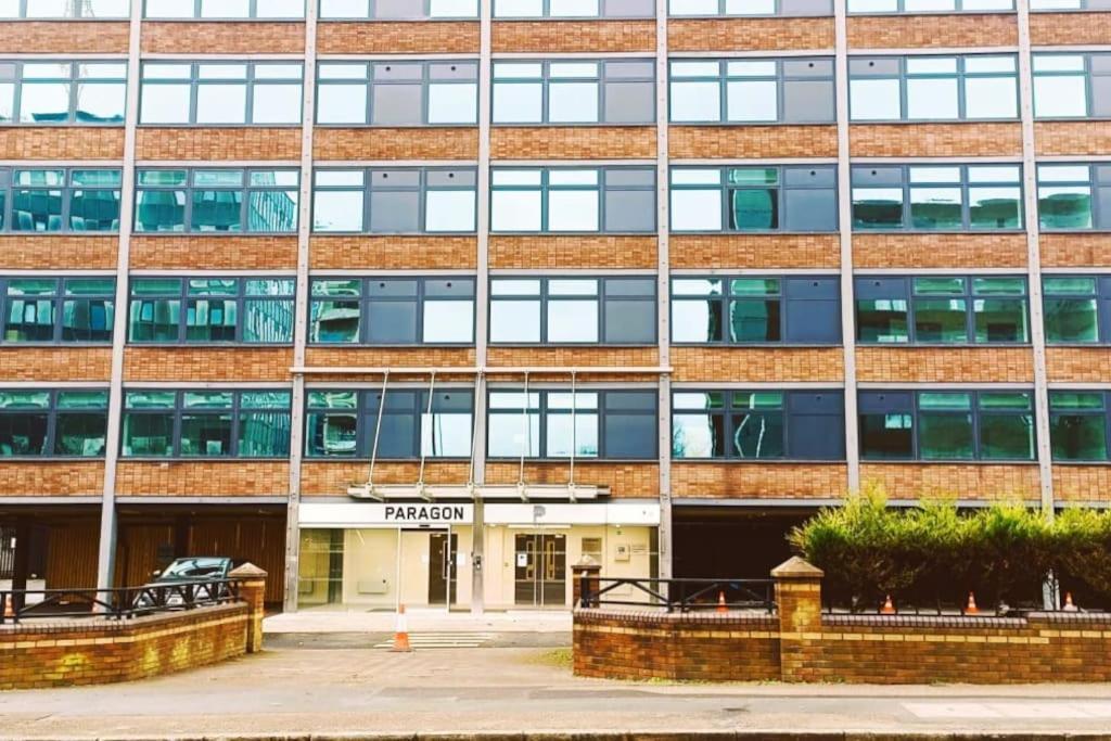 Lovely Studio Apartment With Free Parking Included! Manchester Zewnętrze zdjęcie