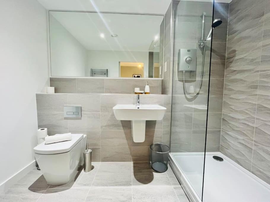 Lovely Studio Apartment With Free Parking Included! Manchester Zewnętrze zdjęcie